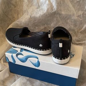 Cloudsteppers by Clarks Step Glow Slip on